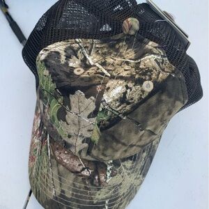 - Mossy oak Messy bun hat NEW